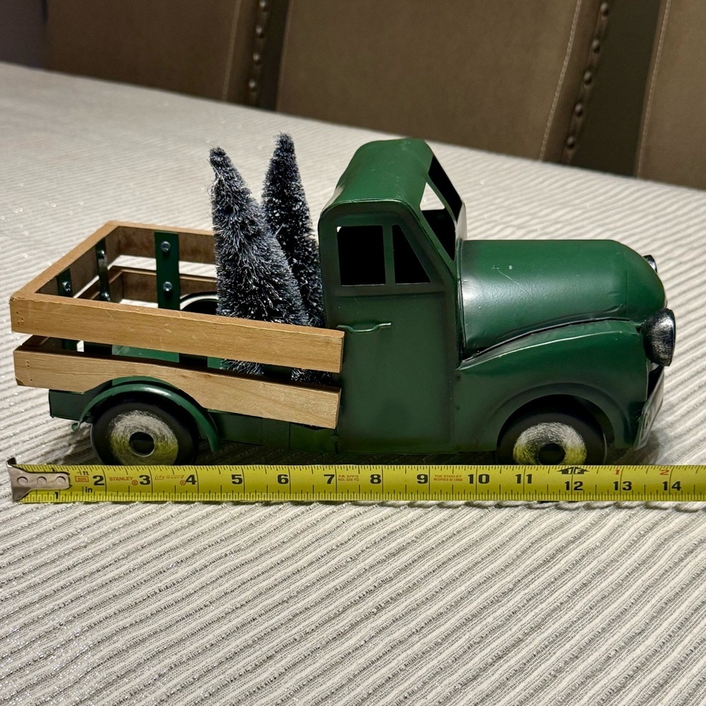 OXFORD 1948 DODGE B-1B PICKUP TRUCK GREEN W/tree Decorating